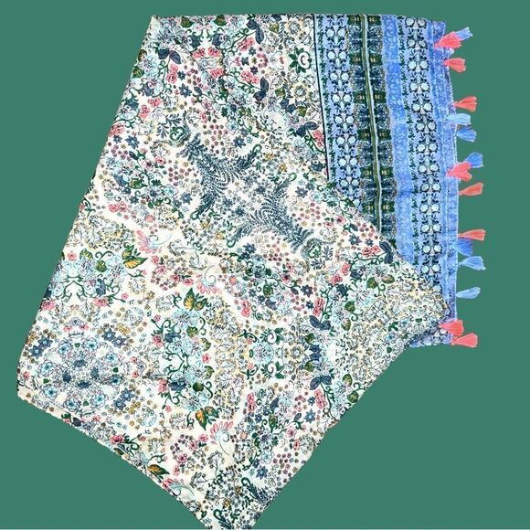 Pretty,  large scarf, with cute design and fringe tassel hem! - Picture 6 of 6